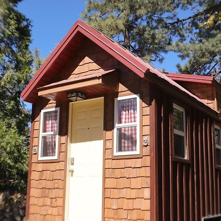 Storybook Village Pine Cove Exterior foto
