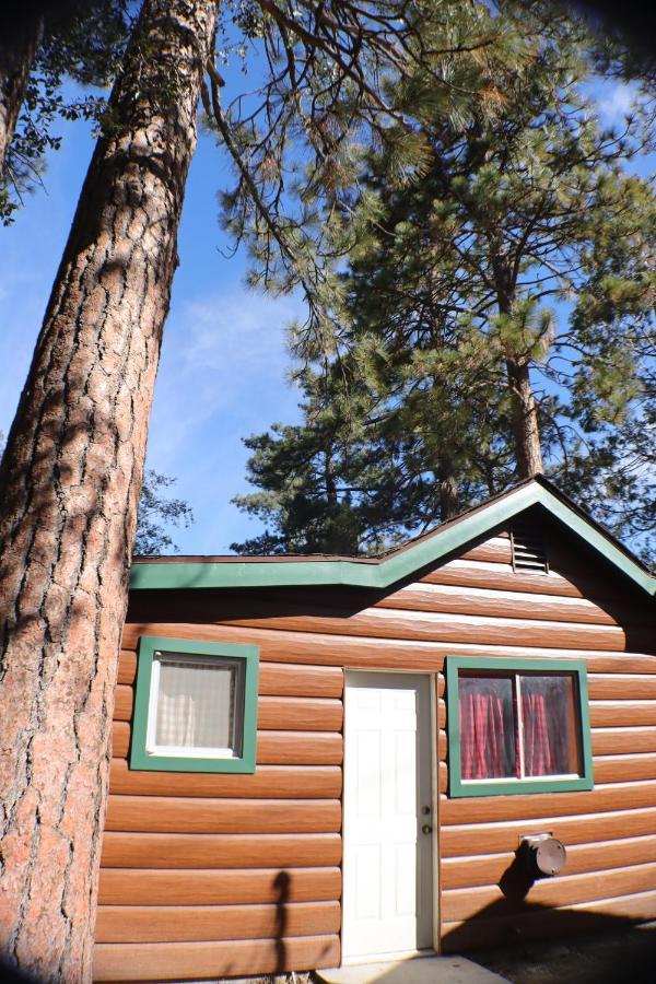 Storybook Village Pine Cove Exterior foto